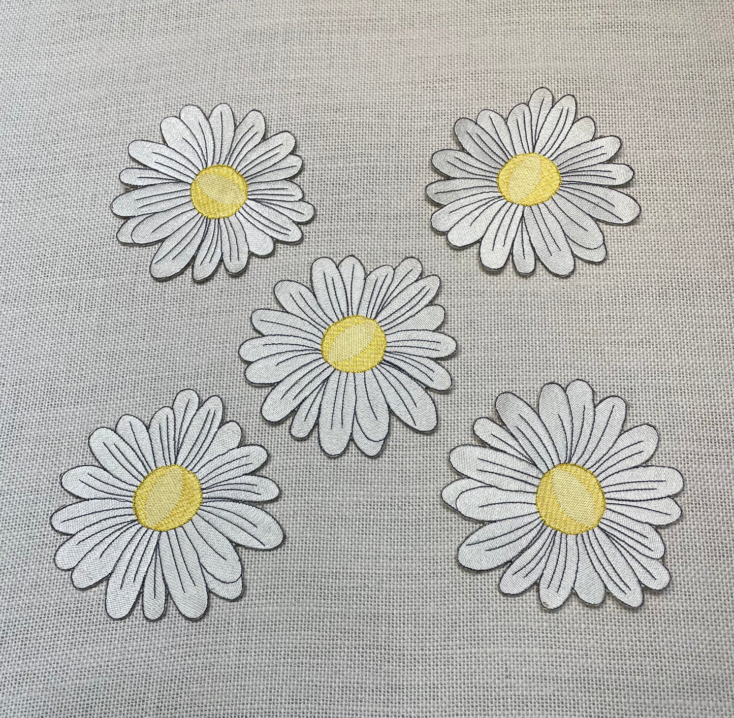 Daisy (White/Grey)